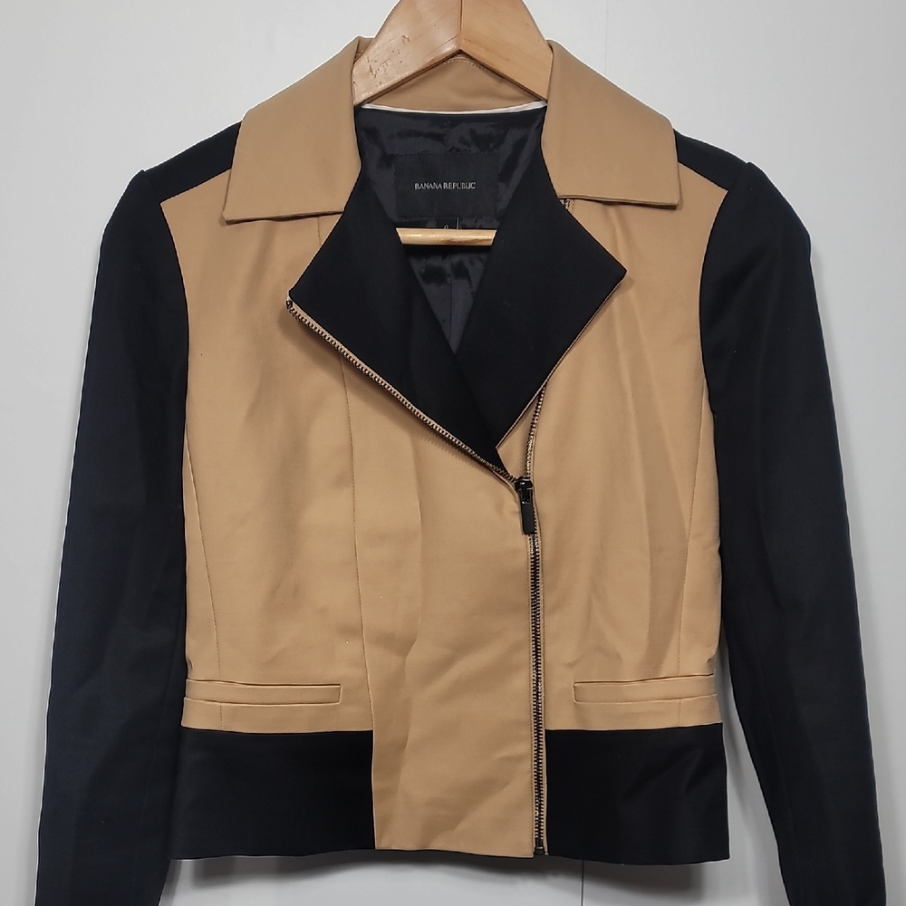Banana Republic Zipper Cropped Tan and Black Jacket